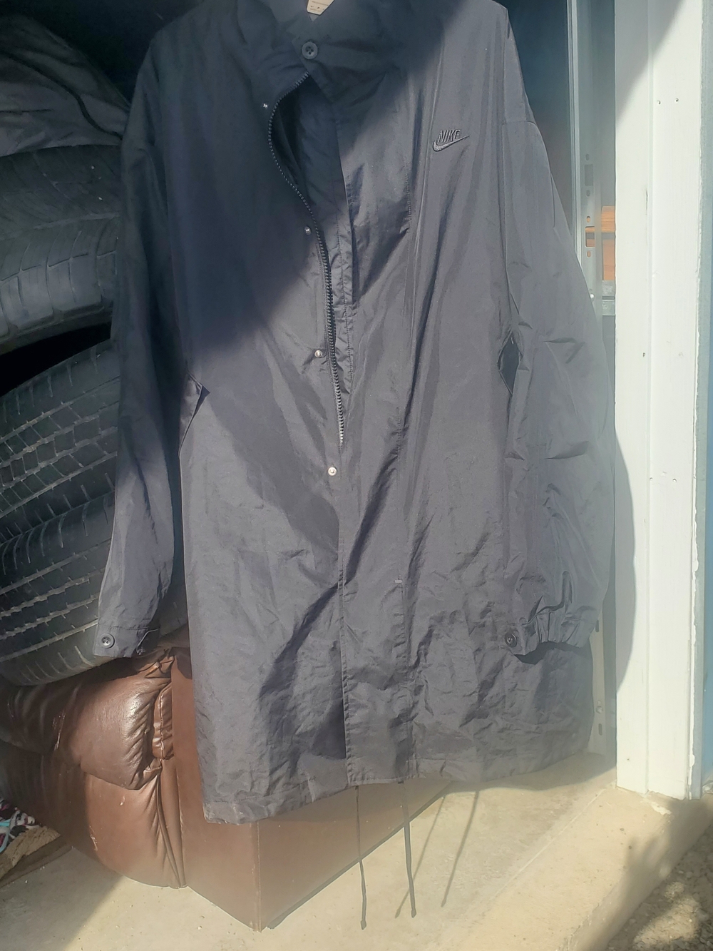 Nike Black Windbreaker Jacket with Subtle Swoosh